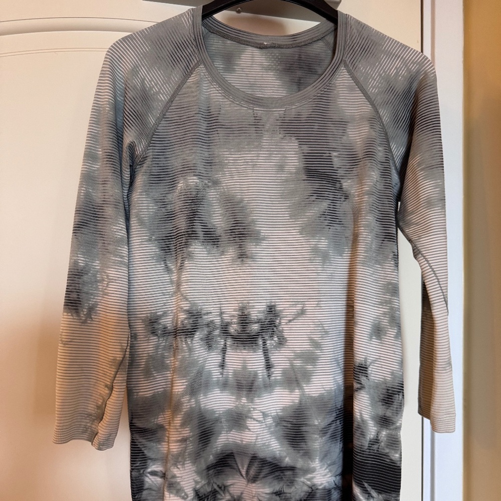 Lululemon women long sleeve size 12